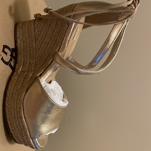 new UGG platforms,spring/summer. Gold metallic,never worn, original box. - Picture 9 of 12